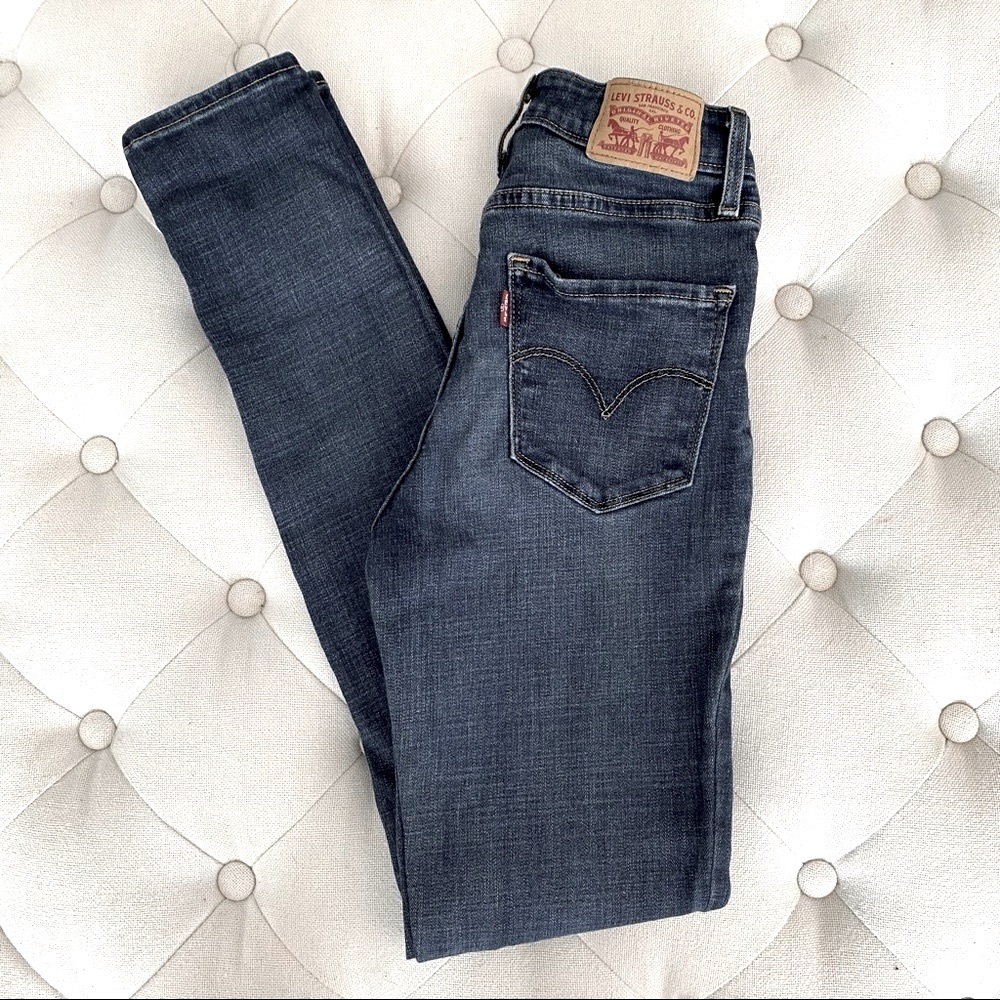 Levi’s • 721 • High Rise • Skinny • Sz 27